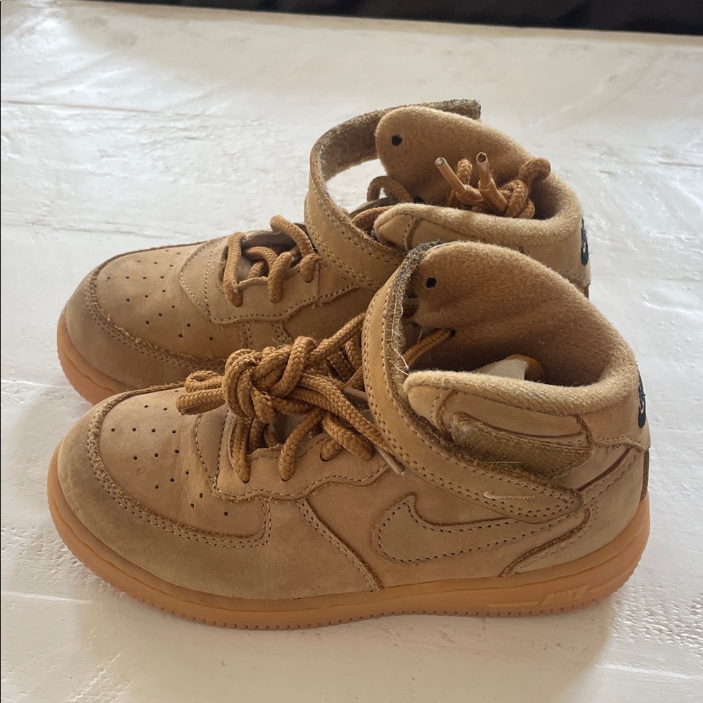 Nike Kids Tan suede Air Force 1 Sneakers